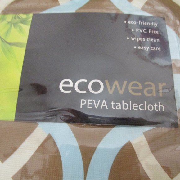 NIB wipe clean tablecloth - Picture 3 of 5